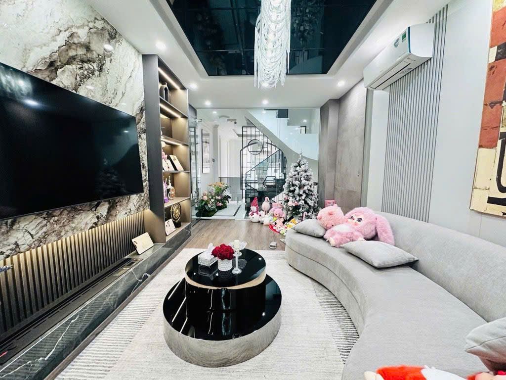 OTO 4 CHỖ ĐỖ CỬA - MẶT NGÕ THÔNG KINH DOANH - 2 MẶT THOÁNG - SỔ VUÔNG ĐẸP